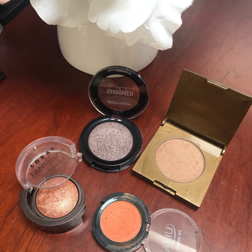 Bronzers and eyeshadow mix